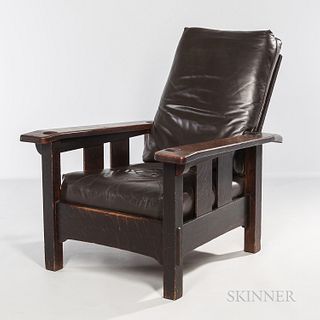 Limbert Model 519 Reclining Morris Chair, Grand Rapids, Michigan, c. 1908, quartersawn oak, bent arm over wide double slats, notched bo