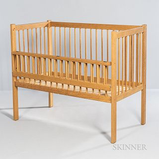 Charles Webb Crib, Cambridge, Massachusetts, mid to late 20th century, oak, with maker's label, ht. 52, wd. 50 1/2, dp. 27 in.