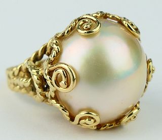 ESTATE 14KT Y GOLD AND LARGE MABE PEARL DOME RING