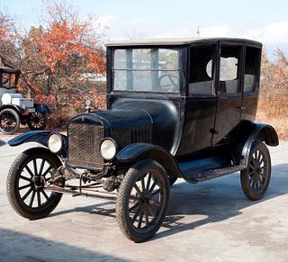 1921 Ford Model T Center Door Sedan