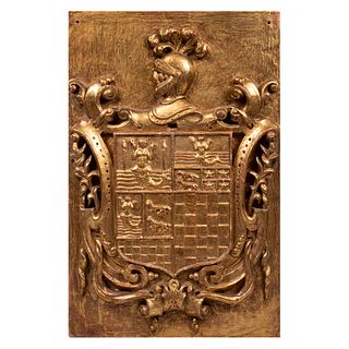 Escudo de armas. España. Siglo XX. Elaborada en madera dorada. Blasón con sirenas. 61 x 41 cm