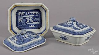 Pair of Chinese export porcelain Canton covered