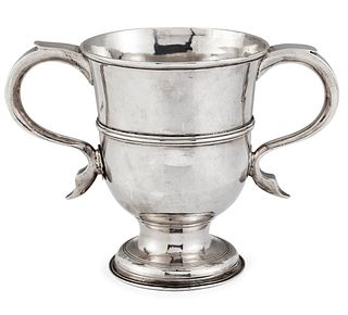 A GEORGE III TWO-HANDLED SILVER CUP, by Thomas Wallis I, Lo