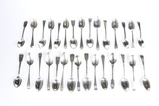A COLLECTION OF GEORGIAN AND LATER SILVER TEASPOONS, compri