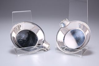 A PAIR OF TIFFANY & CO STERLING SILVER DISHES, of shallow c
