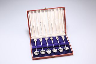 A CASED SET OF EAST ASIAN SILVER METAL COFFEE SPOONS, with 