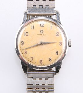 A VINTAGE GENTLEMAN'S STAINLESS STEEL OMEGA WRISTWATCH. 34m