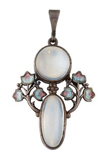 AN ARTS & CRAFTS MOONSTONE AND ENAMEL PENDANT, IN THE STYLE