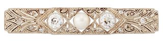 AN EDWARDIAN PEARL AND DIAMOND BROOCH, a central pearl flan