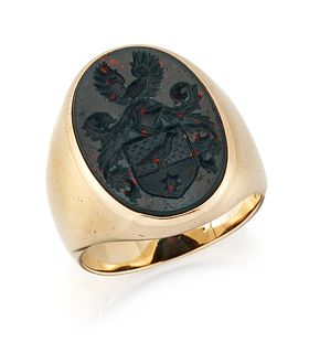 A BLOODSTONE INTAGLIO SIGNET RING, the oval bloodstone engr