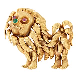 A 1960s NOVELTY LION BROOCH, modelled in standing pose with