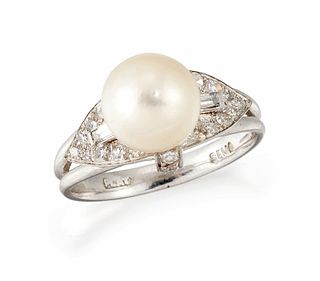 AN ART DECO CULTURED PEARL AND DIAMOND RING, a cultured pea