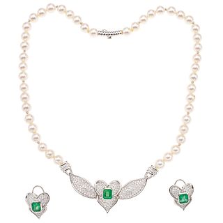 SET OF NECKLACE AND PAIR OF EARRINGS WITH CULTIVATED PEARLS, EMERALDS AND DIAMONDS IN 18K WHITE GOLD