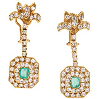 PAIR OF EARRINGS WITH EMERALDS AND DIAMONDS IN 18K YELLOW GOLD Post earrings. Weight: 11.8 g. Size: 0.55 x 1.6" (1.4 x 4.1 cm) 