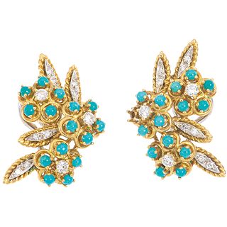 PAIR OF EARRINGS WITH DIAMONDS AND TURQUOISES IN 18K YELLOW AND WHITE GOLD Post earrings. Weight: 14.9 g.