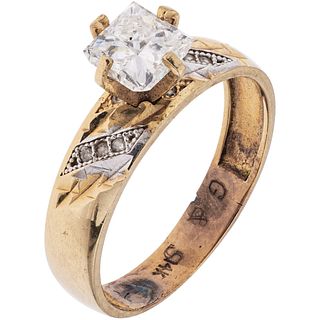 RING WITH DIAMOND IN 10K YELLOW GOLD Engraved. Weight: 2.3 g. Size: 7