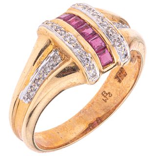 RUBY AND DIAMOND RING IN 18K YELLOW GOLD Weight: 5.8 g. Size: 7 ½ 5 Rubies cut quad ...