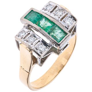 RING WITH EMERALDS AND DIAMONDS IN 14K YELLOW GOLD AND PALLADIUM SILVER Weight: 4.3 g. Size: 7 