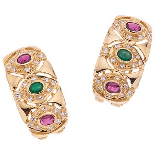 PAIR OF EARRINGS WITH RUBIES, EMERALDS, AND DIAMONDS IN 18K YELLOW GOLD Weight: 7.1 g. Size: 0.47 x 0.94" (1.2 x 2.4 cm)