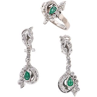 SET OF RING AND PAIR OF EARRINGS WITH EMERALDS AND DIAMONDS IN PALLADIUM SILVER Ring size: 5 ¾ 