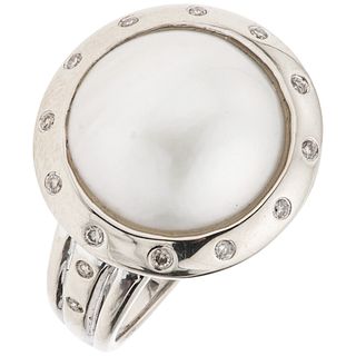 RING WITH HALF PEARL AND DIAMONDS IN 14K WHITE GOLD Weight: 5.4 g. Size: 7 1 White half pearl: 12.3 mm