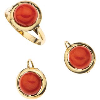RING AND PAIR OF CORALS EARRINGS IN 14K YELLOW GOLD Ring size: 7 ½ Hook and latch earrings. Size: 1.1 ...
