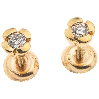 PAIR OF STUDS IN 14K YELLOW GOLD AND DIAMONDS Weight: 1.4 g. Size: 0.19 x 0.19" (0.5 x 0.5 cm)