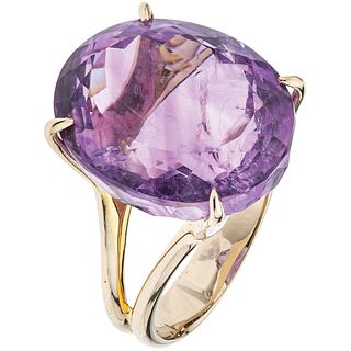 RING WITH AMETHYST IN 18K YELLOW GOLD Weight: 7.7 g. Size: 6 ½ 1 Amethyst faceted oval cut ~ 13.0 ct