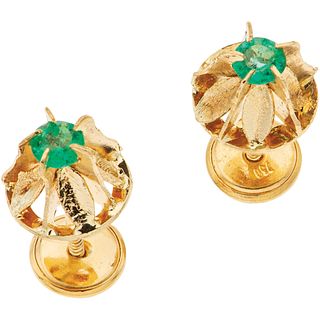 PAIR OF STUD EARRINGS WITH EMERALDS IN 18K YELLOW GOLD Weight: 1.0 g. Diameter: 0.23" (0.6 cm)