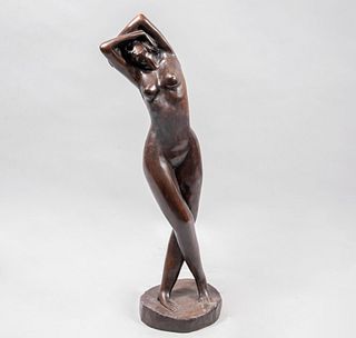 GABRIEL PONZANELLI Mujer desnuda Firmada Fundición en bronce Con base circular Presenta marcas. 62 x 17 cm Ø
