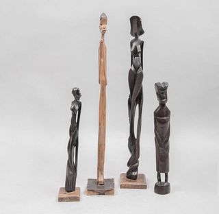 Lote de 4 esculturas. Diferentes orígenes. SXX. En madera tallada y madera ebonizada. Consta de: mujer padaung y 3 figuras femeninas.