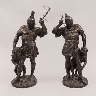 Laterales de gladiadores . Siglo XX. Fundiciónes en bronce patinado.  42 x 22 x 14 cm (mayor) Piezas: 2