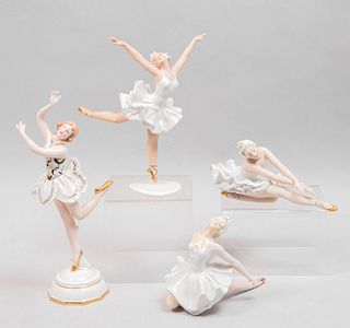 Lote de 4 bailarinas.  Siglo XX.  Elaboradas en porcelana.  Acabado brillante.  Detalles de conservación.