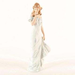 A Flower's Whisper 2003/ 1006918 - Lladro Porcelain Figure