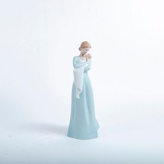 A Mother's Embrace 01018218 - Lladro Porcelain Figure