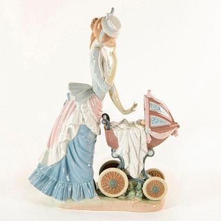 Baby's Outing 01004938 - Lladro Porcelain Figure