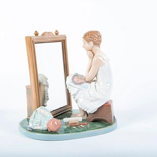 Day Dreamer 01001411 - Lladro Porcelain Figure
