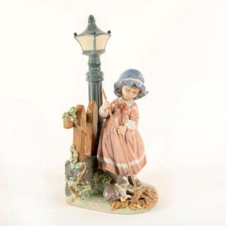 Fall Clean Up 01005286 - Lladro Porcelain Figure