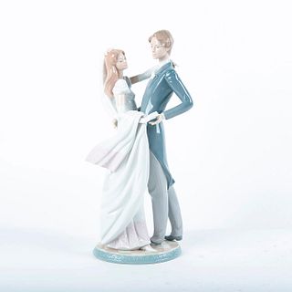 I Love You Truly 01001528 - Lladro Porcelain Figure