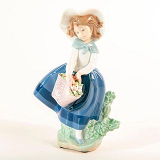 Pretty Pickings 1005222 - Lladro Porcelain Figure