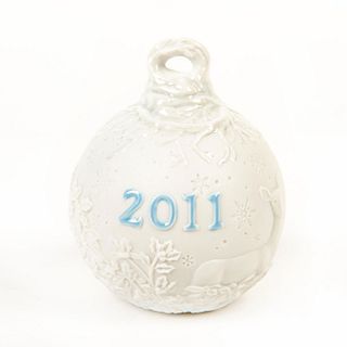 2011 Christmas Ball 01018346 - Lladro Porcelain Figure