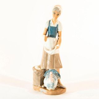 Casades Figurine, Girl Feeding Turkey