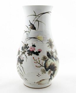 CHINESE PORCELAIN VASE WITH BIRD & FLORAL MOTIF