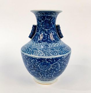CHINESE QING STYLE BLUE AND WHITE HU VASE