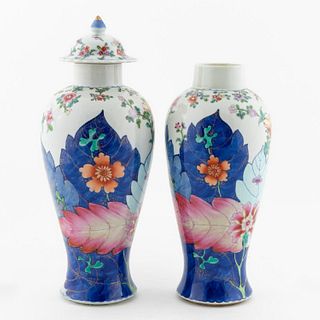 PAIR, CHINESE EXPORT PORCELAIN TOBACCO LEAF URNS