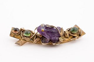 STERLING SILVER GILT BROOCH WITH PURPLE JADE FROG