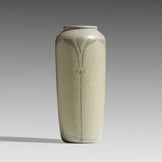 Arthur Hennessey and Sarah Tutt for Marblehead Pottery, Early vase