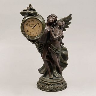 Reloj de mesa con figuras de Eros y Psique. En resina y reloj con mecanismo de cuarzo marca Crosa. 40 cm de altura
