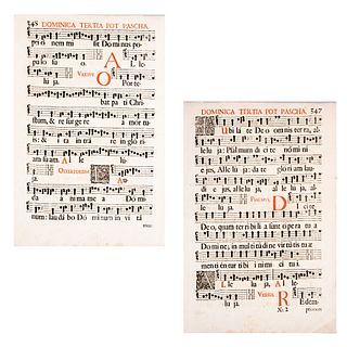 Hoja decorativa con pentagramas musicales, tomado del libro "Graduali Romano Cantui Vero Gregoriano-Moguntino...33 x 48 cm.