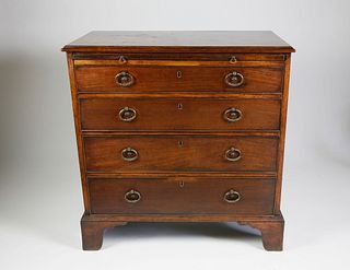 Chippendale English Oak Bachelor's Chest of Drawers, circa 1800
